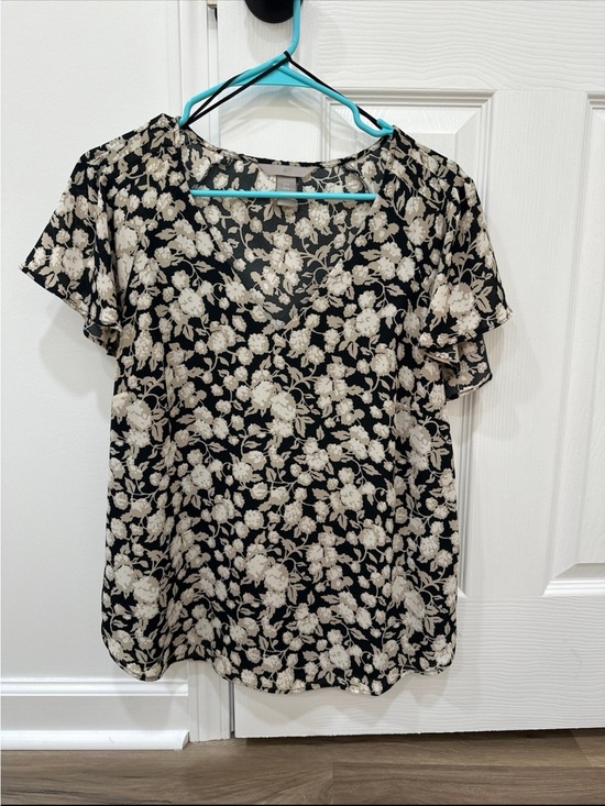 H&M Tops - H&M Black Floral V-Neck Flutter Sleeve Blouse